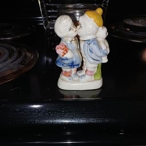 Glass vintage boy kissing girl decor